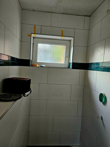 ...Fliesen in der Dusche im Bad im EG